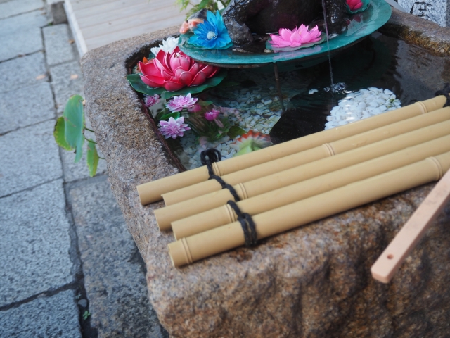露天神社の手水舎の画像
