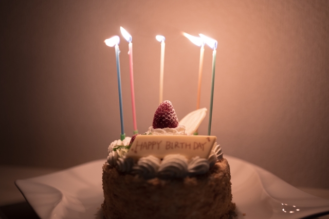 誕生日ケーキの画像
