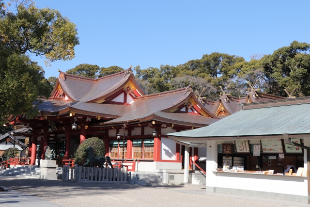 西宮神社の拝殿と授与所の画像