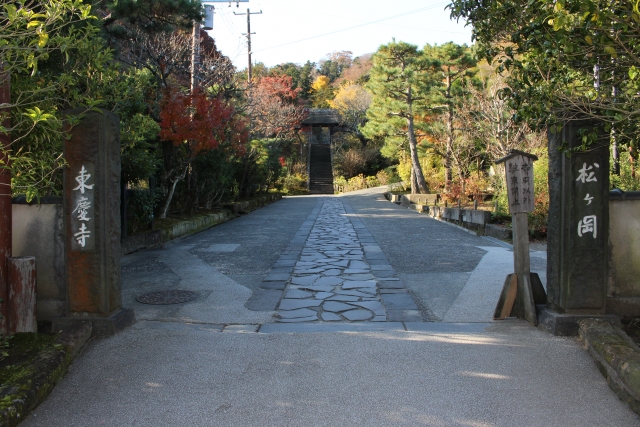 東慶寺の入口の画像